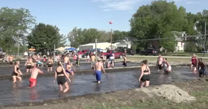 Mud Volleyball shows Pilger uniting - Vimarsana News