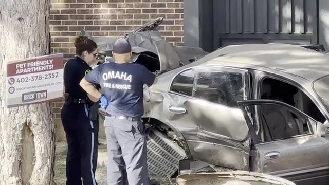 Driver in critical condition after crashing into Omaha apartment ...