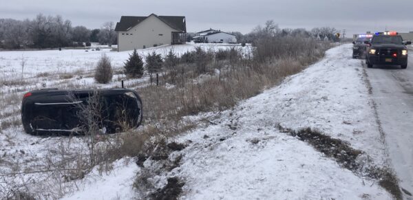 Three trapped in rollover accident near Woodland Park - Vimarsana News