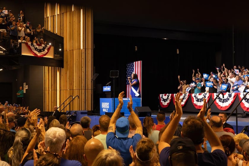 A crowd of roughly 4,500 people listens as Jayde Dorsey sings during the Tim Walz rally at The Astro in La Vista on Aug. 17, 2024. Dorsey said she was nervous but instantly settled down once she started singing.