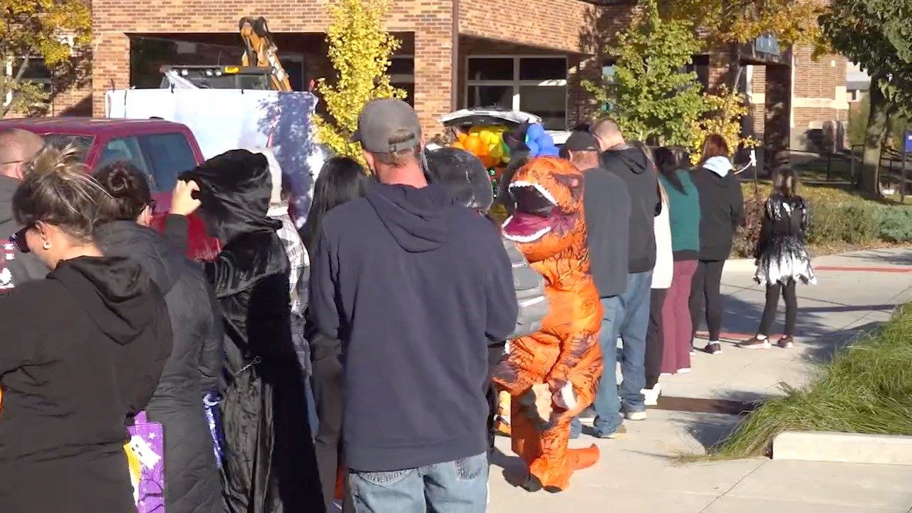 Columbus trackside trunk-or-treat draws huge crowd for spooky fun
