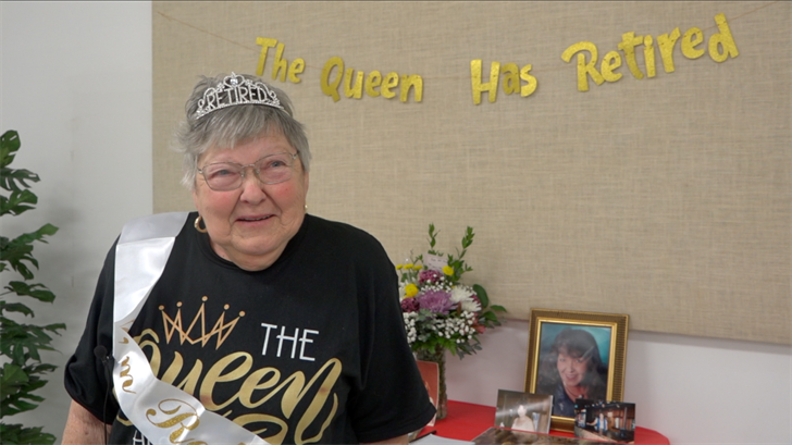 One last round: Beloved Bartender’s retirement draws in hundreds